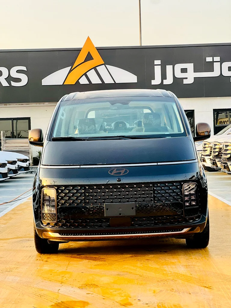 Hyundai Staria Bus Luxury VIP 7 Seats 2025 Petrol 3.5631712993509131110