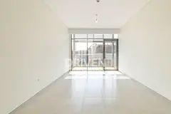 Spacious and Modern Unit with 12 Cheques