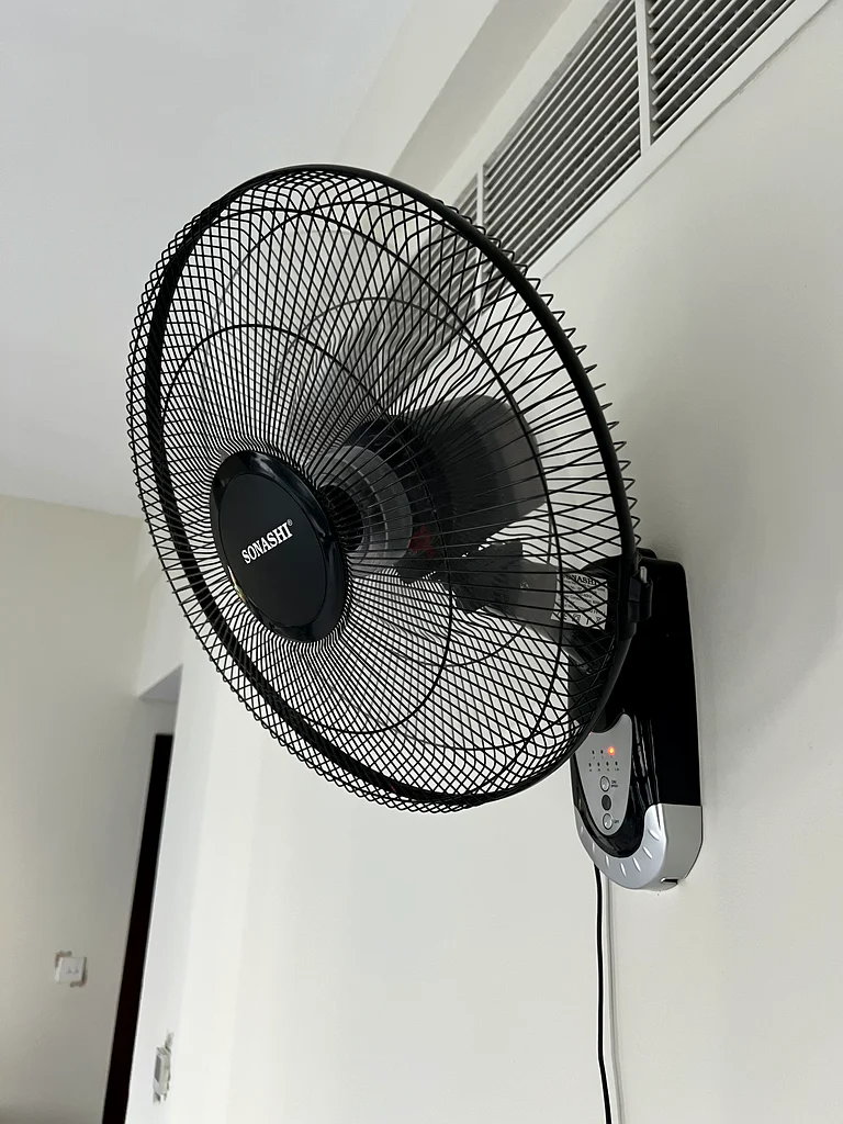 مروحة حائط أنيقة مع جهاز تحكم عن بعد632208273717791119