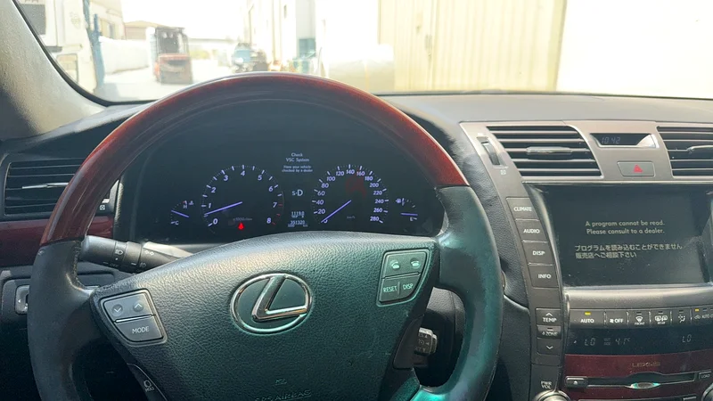 سيارة لكسس 460L نظيفة63149580575105113