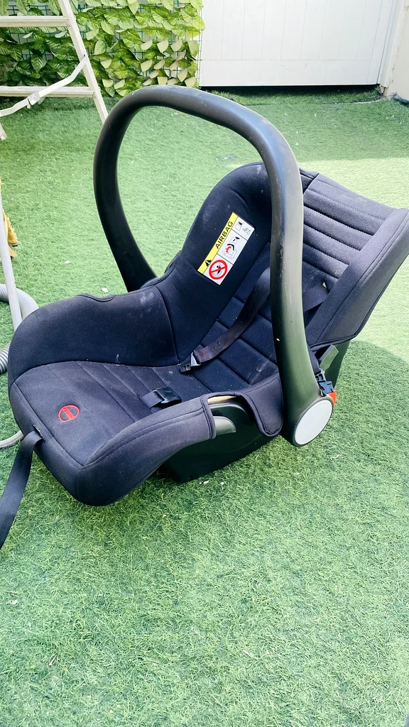 Stylish and Safe Infant Car Seat for Your Little One!63195111749378111