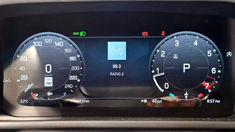 ديفندر - 110 SE - V8 P-500 - 2024 - وثيقة نظيفة - لون فضي - 1,700 كم - المواصفات الكندية63226742683522114
