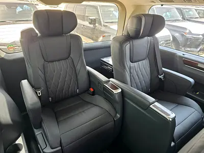 2025 Toyota GRANVIA 照片 16