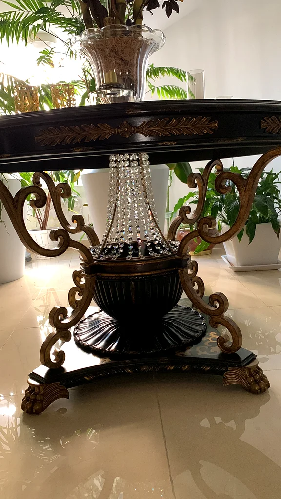 Elegant Glass-Top Round Entryway Table with Intricate Detailing63211915768705112
