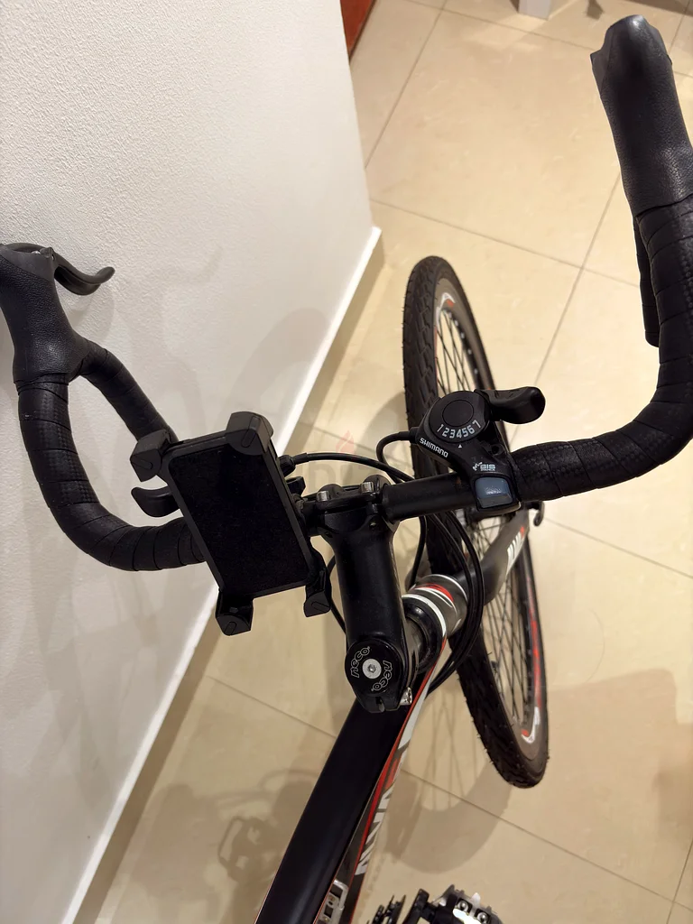 21-speed racing bike with a phone holder63246245411587112