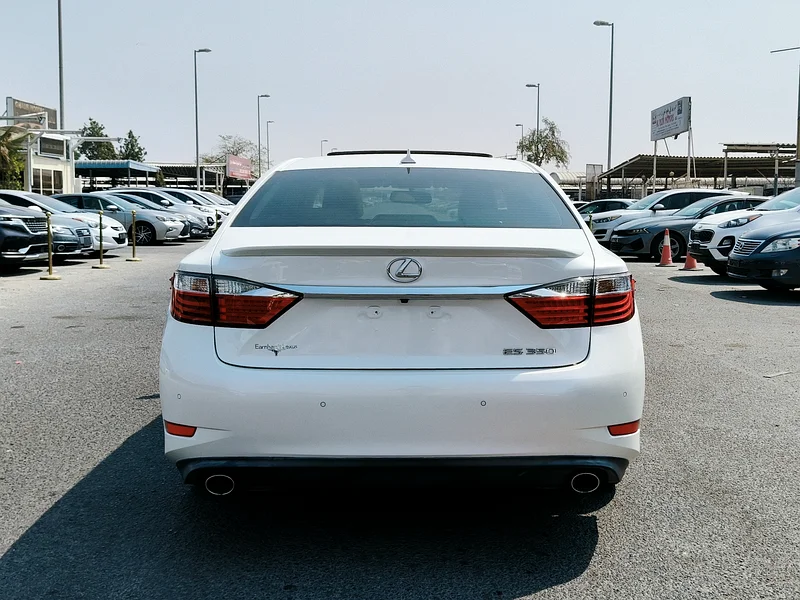 لكزس ES 350، موديل 2014، تم التحديث إلى موديل 2018، اللون أبيض. ورقة تخصيص VCC.63225699103362112