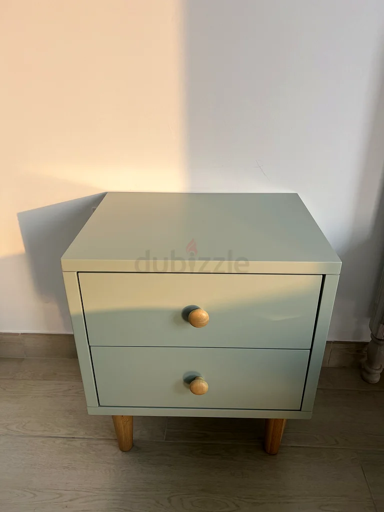 Modern Side Table with Drawers – Great Condition63179385939971114