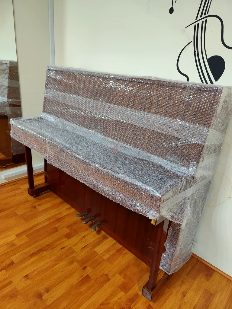 Russian upright piano63202681560834113