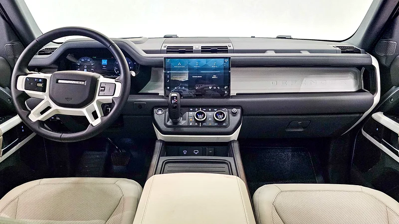 ديفندر - 110 SE - V8 P-500 - 2024 - وثيقة نظيفة - لون فضي - 1,700 كم - المواصفات الكندية63226742683522111