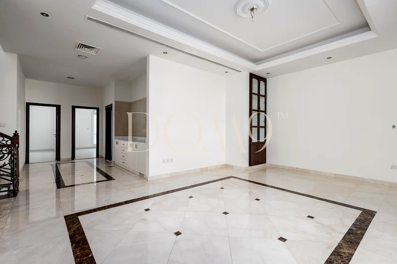 فيلا على الشاطئ / مسبح خاص / شاغرة63654981028099111