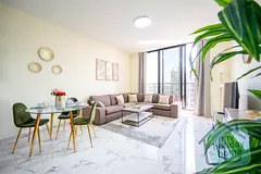 Bright &amp; Modern 2 Bedroom– Minutes to Beach