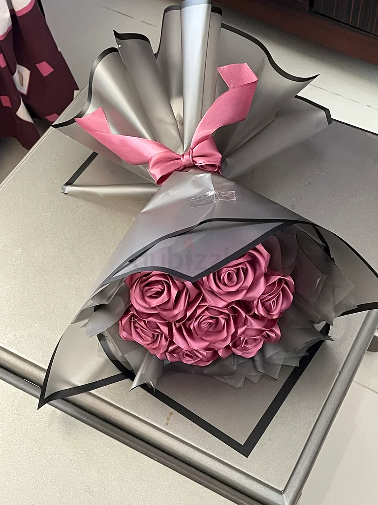 باقة ورد حريرية مصنوعة يدويًا وبشكل أنيق63171315832835114