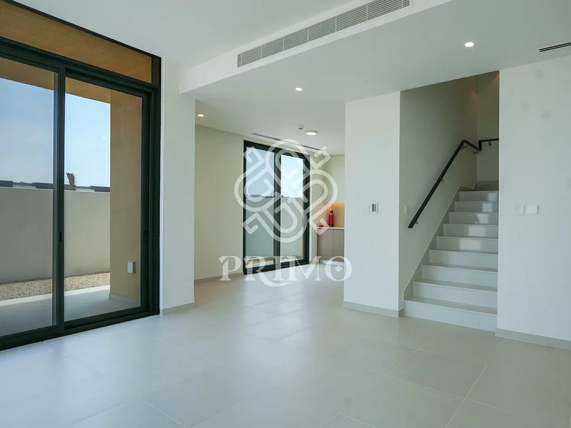 قطعة كبيرة | شاغرة | بجانب النادي63806009260803112