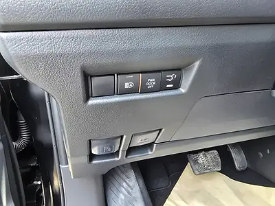 2025 Toyota GRANVIA 照片 2