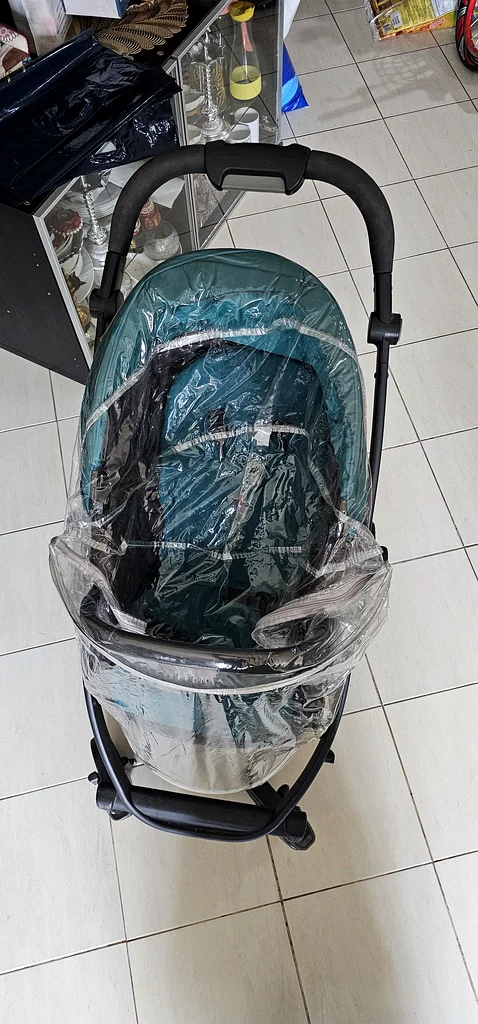 متوفر للبيع عربة أنيقة ومريحة مع سرير صغير ومقعد سيارة.63198144379011111