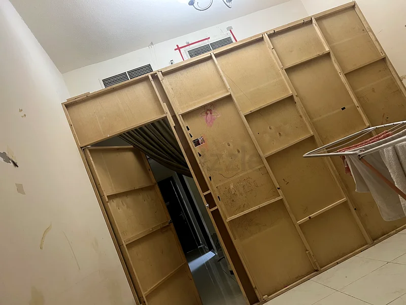 حاجز خشبي مذهل مع باب للبيع63217323343747111