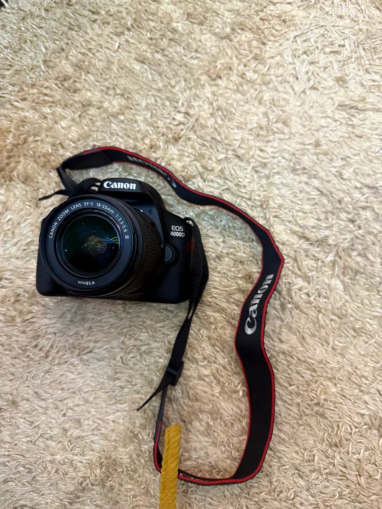 Canon EOS 4000D63233636227843111