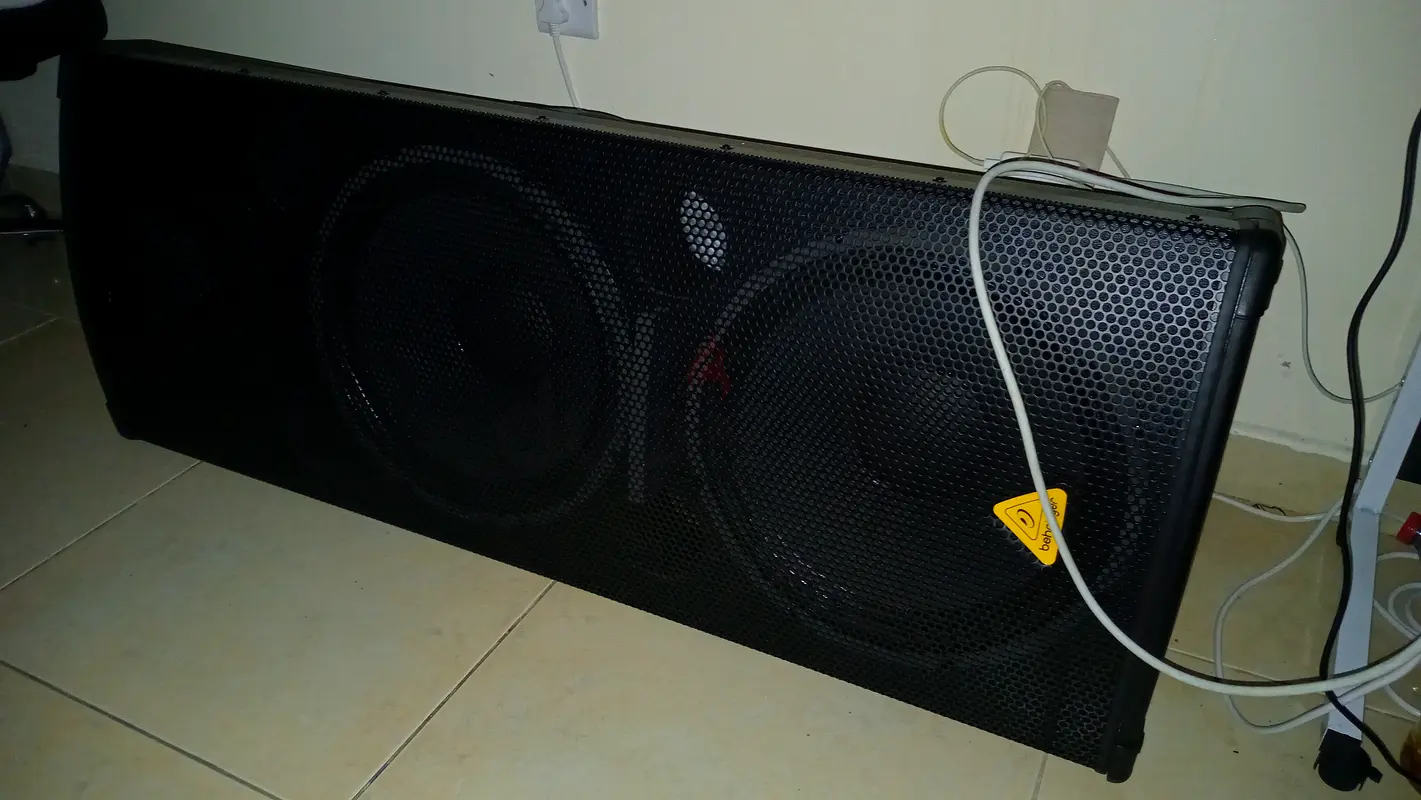 Eurolive B2520pro 2200w speaker