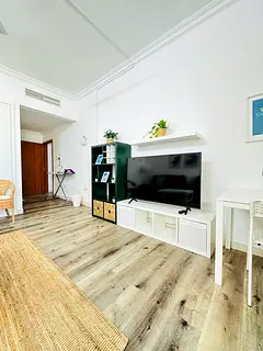 PREMIUM LADIES BEDSPACE | CLOSE TO INSURANCE MARKET METRO | ALL INCLUSIVE RENT WITH HOUSE KEEPING |