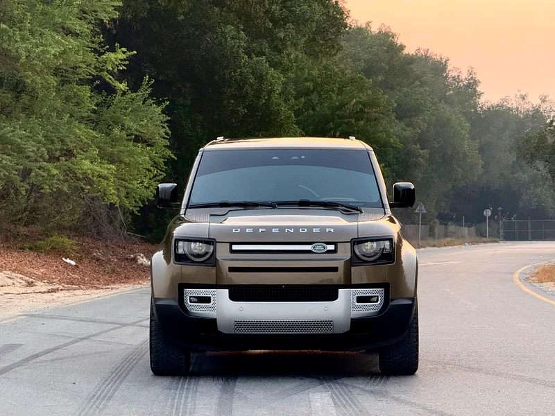 LAND ROVER DEFENDER P400 SE GCC UNDER WARRANTY لاند روفر ديفندر P400 SE  خليجي تحت ضمان الوكاله63159254030467111