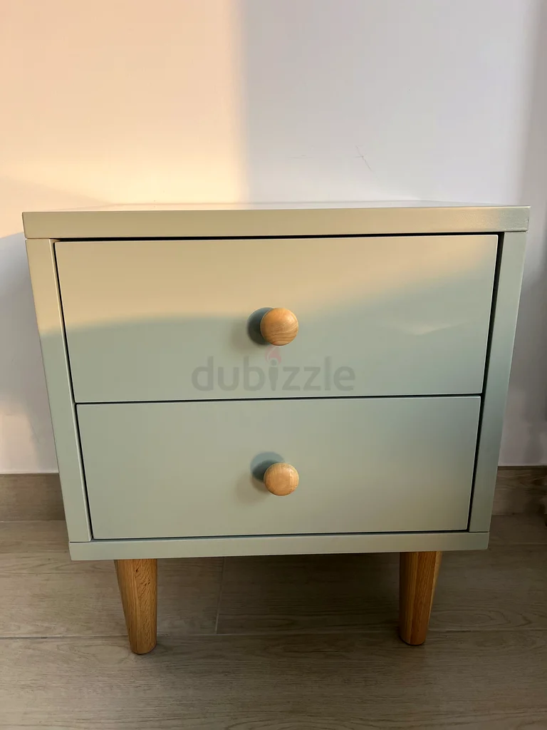Modern Side Table with Drawers – Great Condition63179385939971113