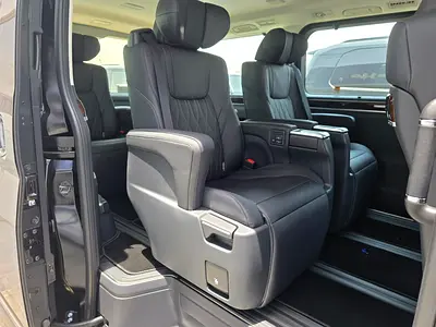 2025 Toyota GRANVIA 照片 15
