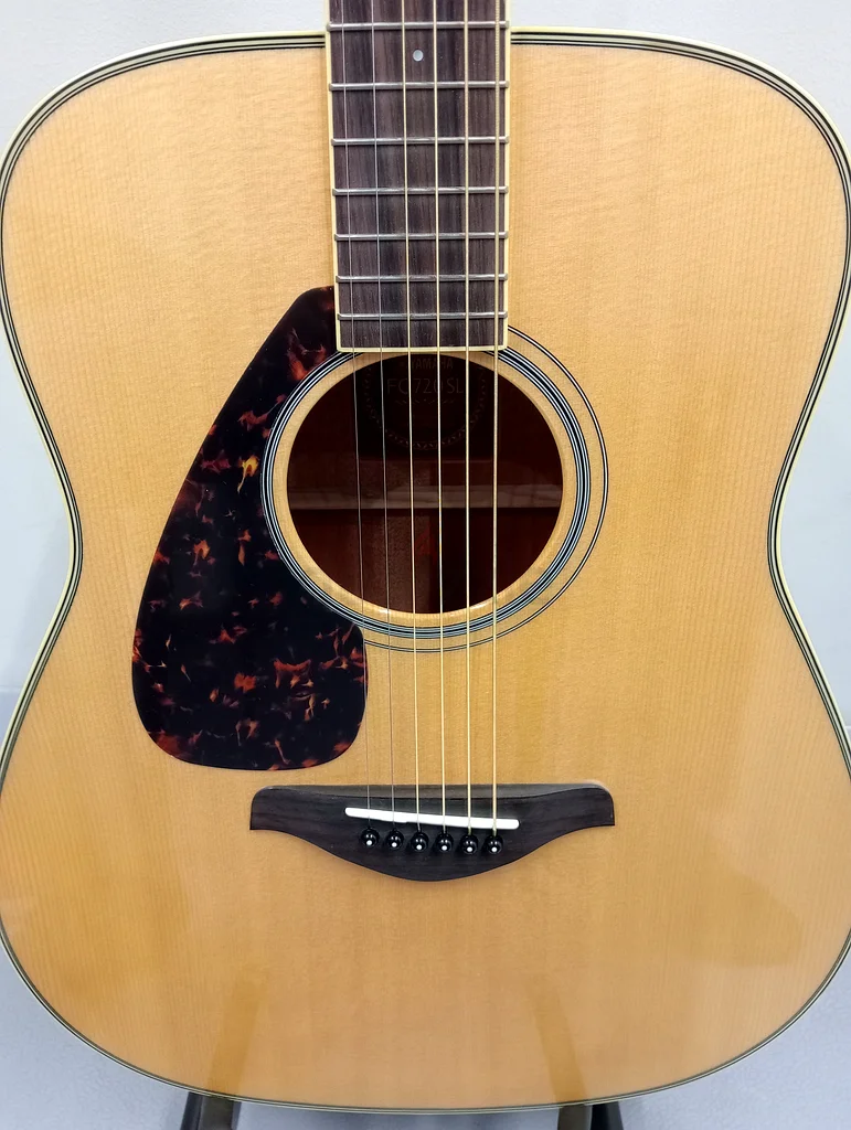 Yamaha FG720L (solid top) (lefty)63173865078530112