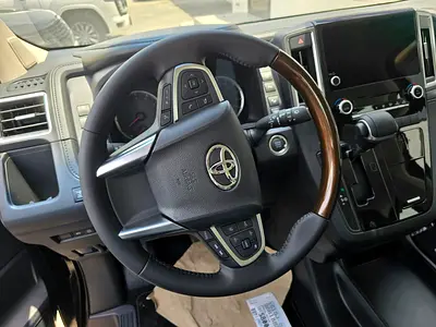 2025 Toyota GRANVIA 照片 3