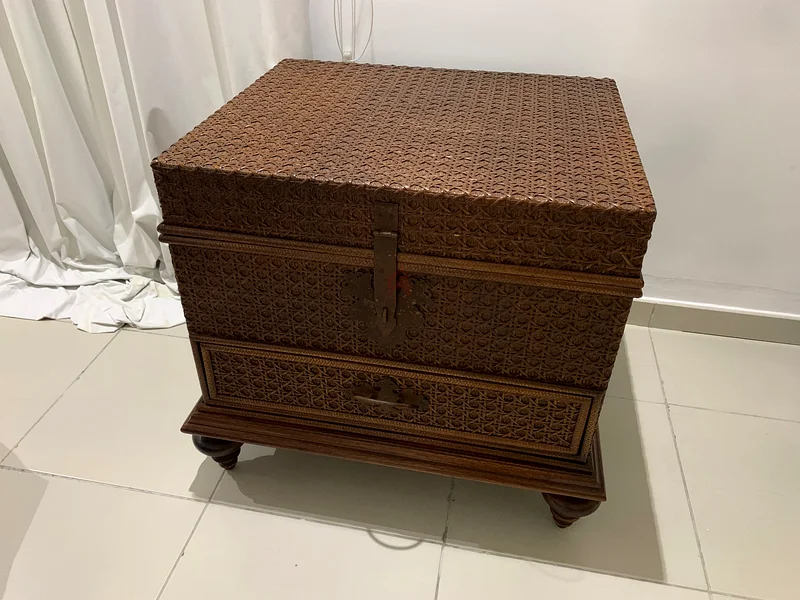 Elegant Wooden Storage Chest with Intricate Detailing63218812665473113