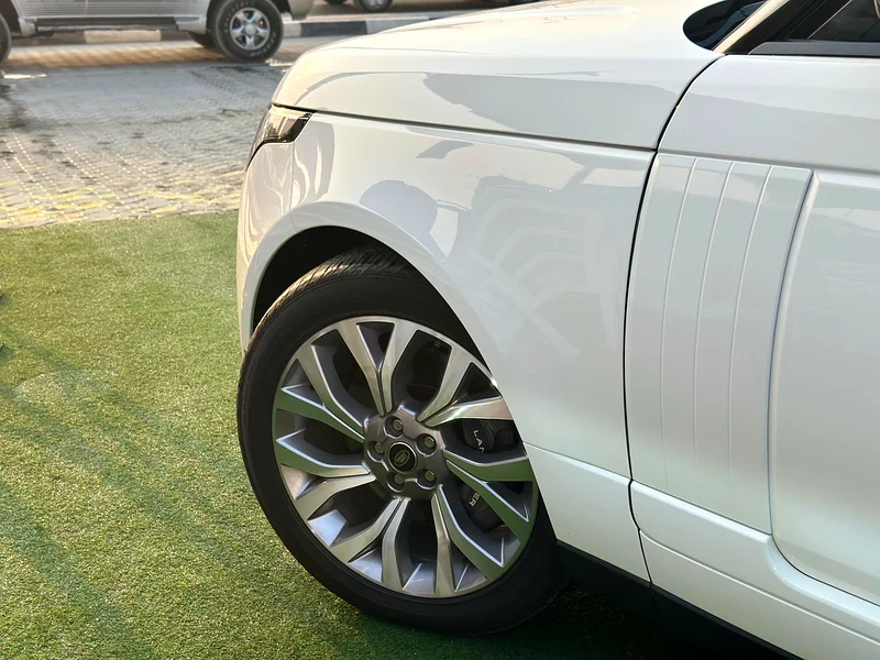 Land rover Range Rover vogue SE GCC 2019 - excellent condition-Cash Or 2,448 Monthly63158799461379111