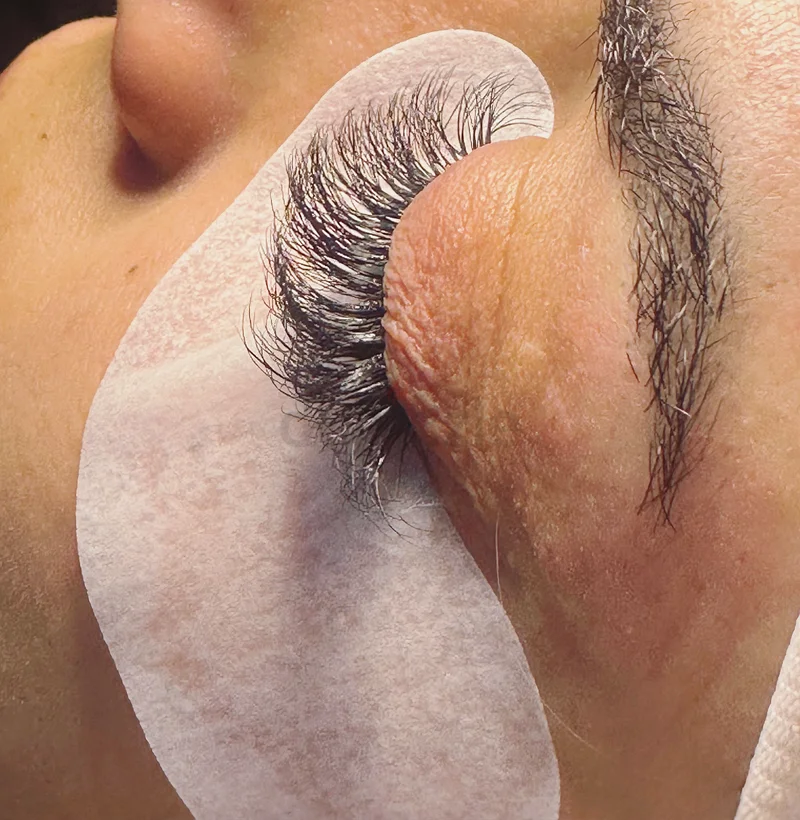 Hi girls in Ajman, I'm offering semi-permanent eyelash extensions for only 100 dirhams. The location is Gallery Mall, Union Street, and it's available.63219831940097111