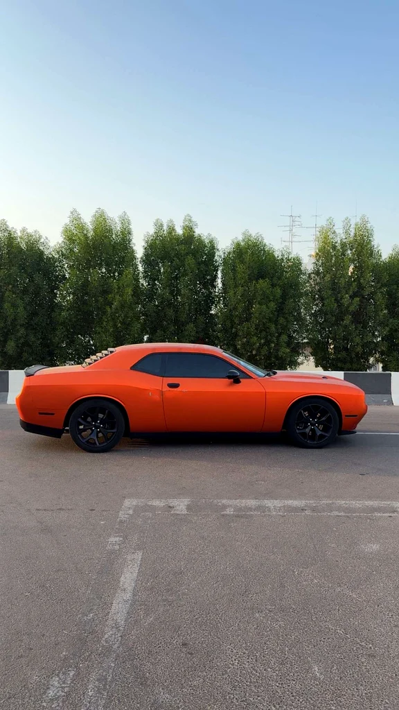 Dodge Challenger sxt Clean as new (Negotiable)63156540636161112