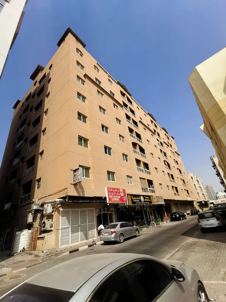 مبنى للبيع حر لجميع الجنسيات مع عائد 9٪ مؤجر بالكامل الأرضي + 8 طوابق فرصة في موقع رائع جداً63252921928961111