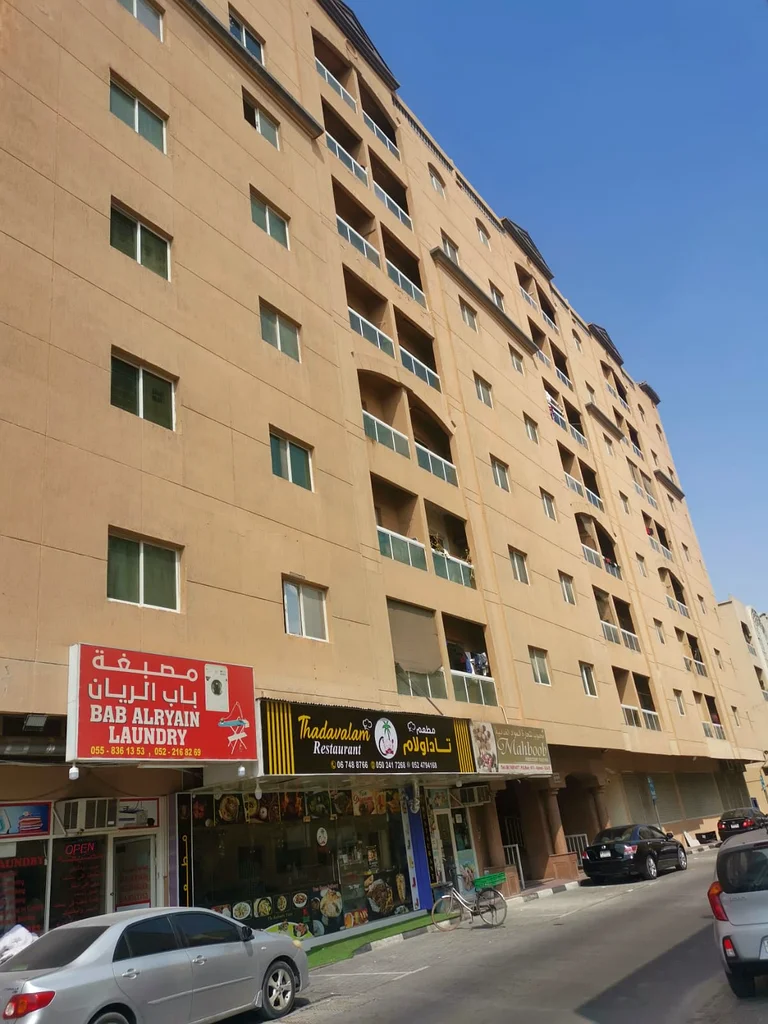 مبنى للبيع حر لجميع الجنسيات مع عائد 9٪ مؤجر بالكامل الأرضي + 8 طوابق فرصة في موقع رائع جداً63252921928961113