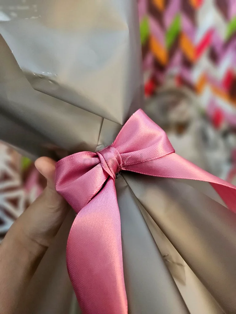 باقة ورد حريرية مصنوعة يدويًا وبشكل أنيق63171315832835111