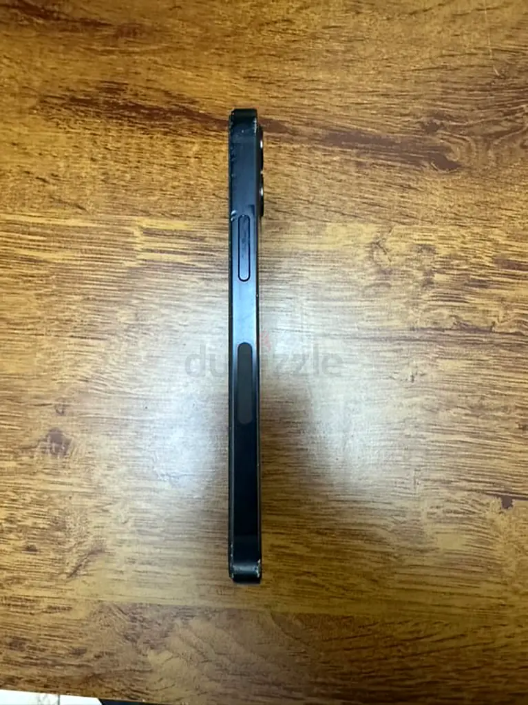 Sleek and Stylish Mobile Phone for Sale!