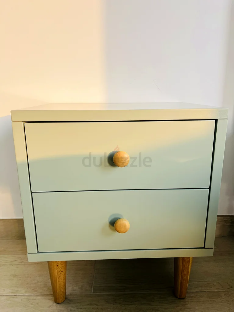 Modern Side Table with Drawers – Great Condition63179385939971112
