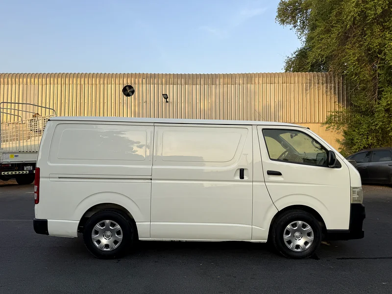 Toyota hiace delivery cargo van . Model 2013 . Gcc .excellent condition.63148169085826114