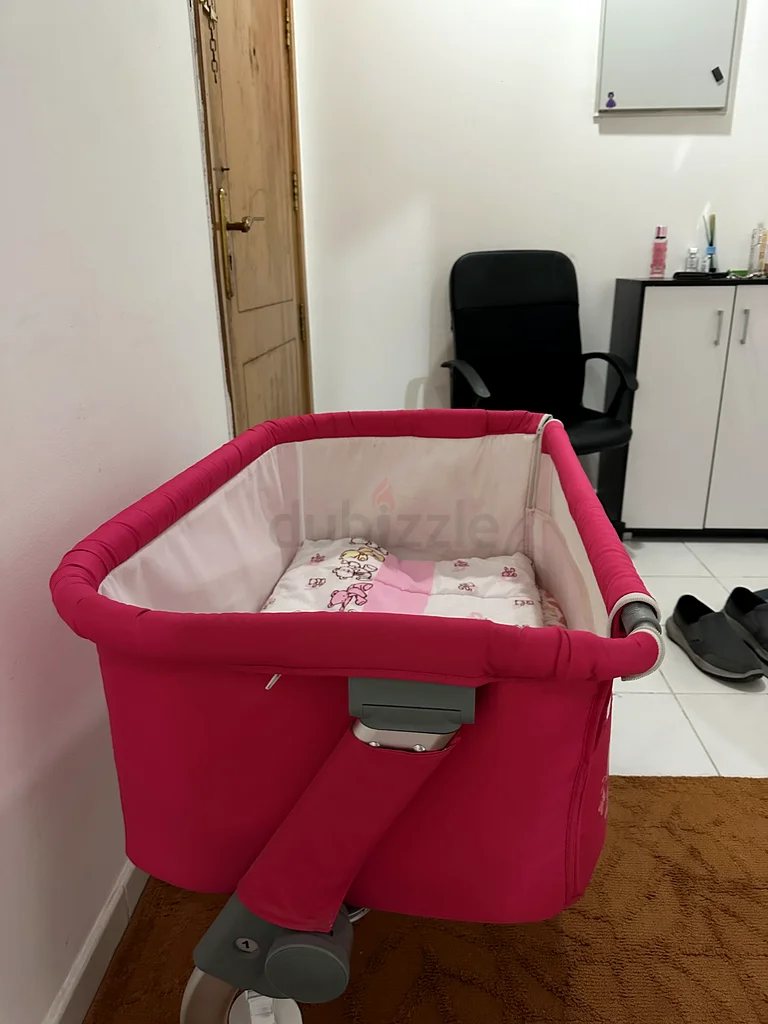 Cozy Pink Bassinet for Your Newborn63204862424066111