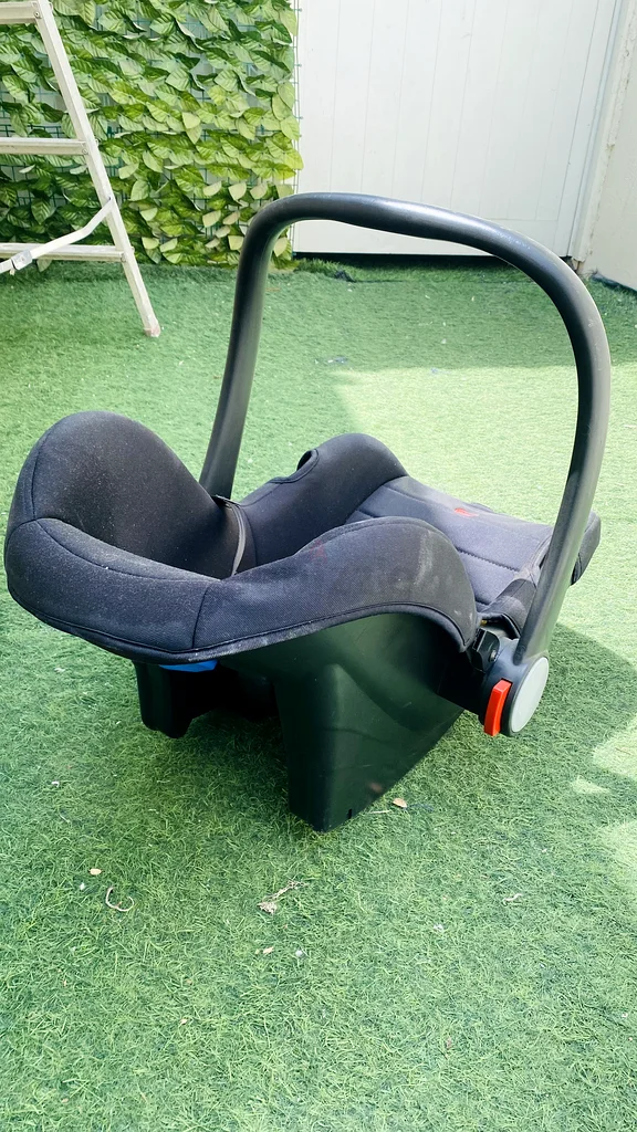 Stylish and Safe Infant Car Seat for Your Little One!63195111749378112