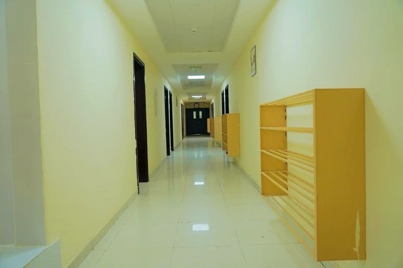 ميسور التكلفة، مريح، وملائم! اعثر على مساحتك المثالية مع جراند فالكون – إقامة بجودة عالية في المصفح تناسب كل احتياجاتك. احجز الآن63150029410690112