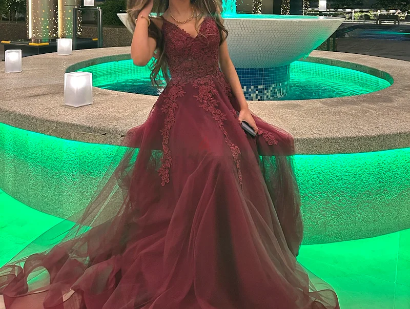 فساتين حمراء داكنة على شكل حرف A / فساتين الحفلات63238583125123112