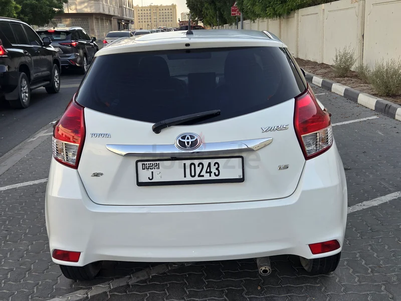 تويوتا ياريس هاتشباك للبيع63147210251010113