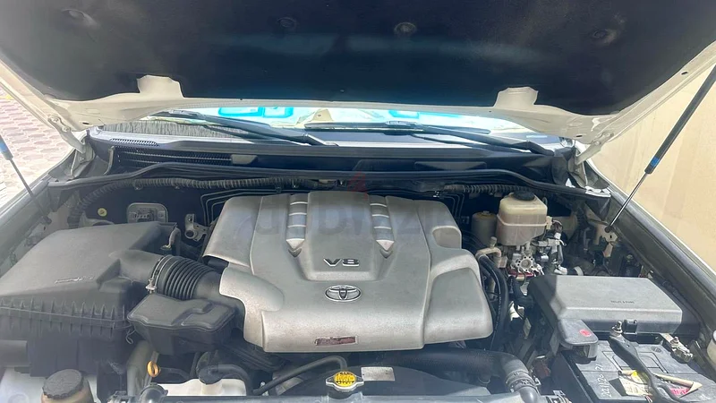 Toyota Land Cruiser 2011 model, 5.7 engine, showroom condition, very very clean.63140687876098111
