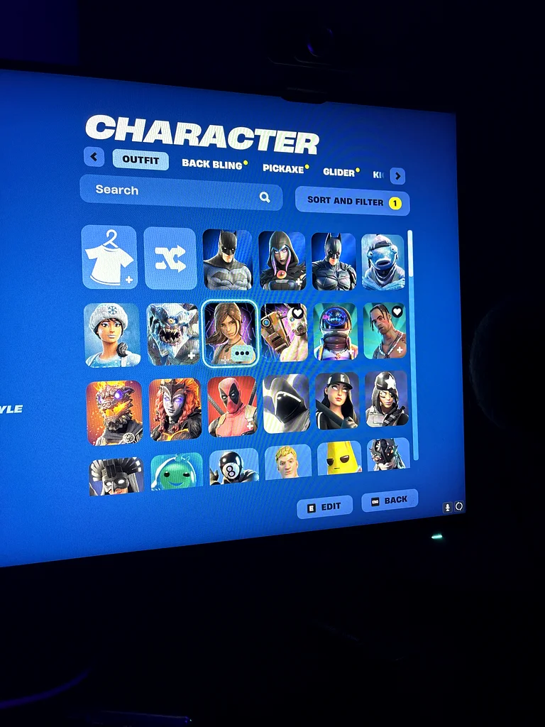 حساب فورتنايت 120+ سكن من بينها سكن ووندر، أيكونيك63174332060931112
