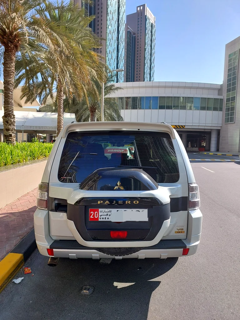 Mitsubishi pajero 2018 GCC  3.0 GLS diamond edition ,original paints,low milage63153228582787112