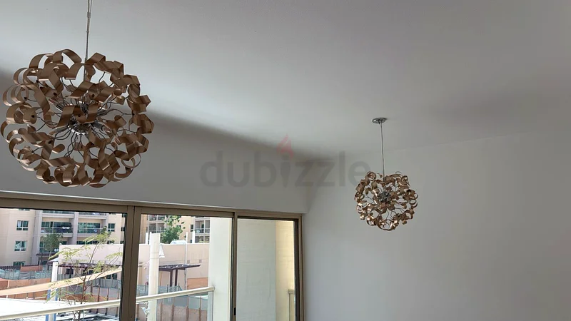 زوج من أضواء الزينة (ثريّا)63190122996994112