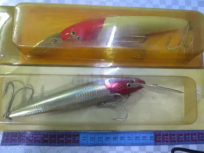 LARGE PLASTIC DEEP DIVING LURE