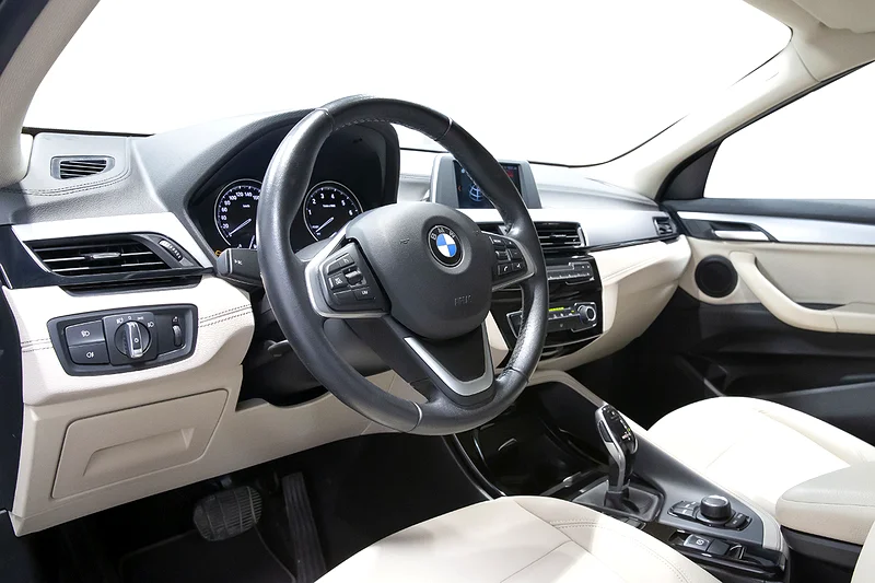 بي إم دبليو X2 sDrive 20i إصدار الجوي (رقم المرجع# 130238)63158801058305114