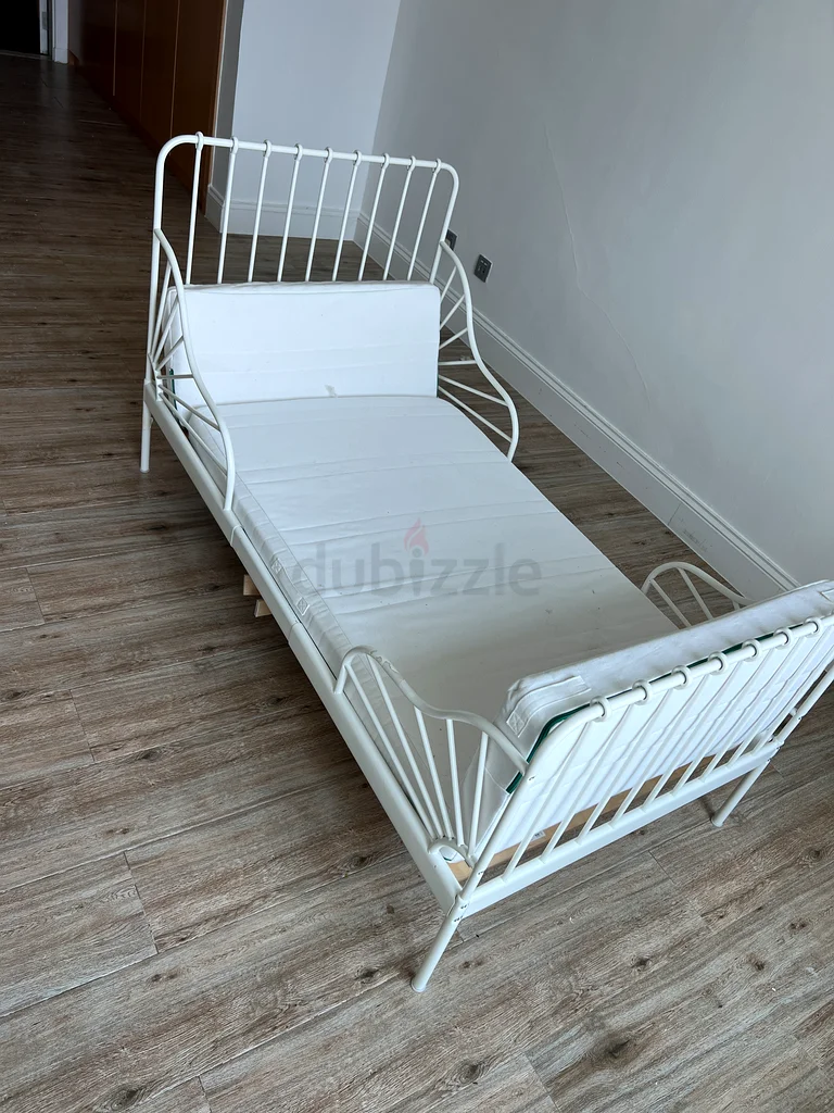 سرير أطفال أبيض ساحر للبيع!63196140728194111